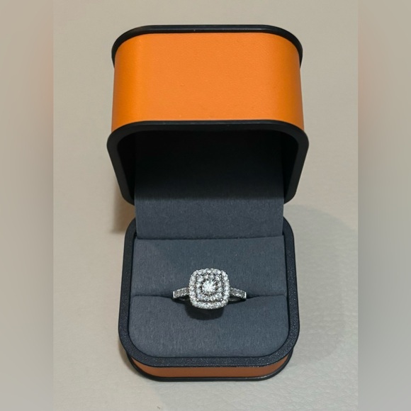 10K White Gold 1 carat Diamond Ring Set - Picture 2 of 10